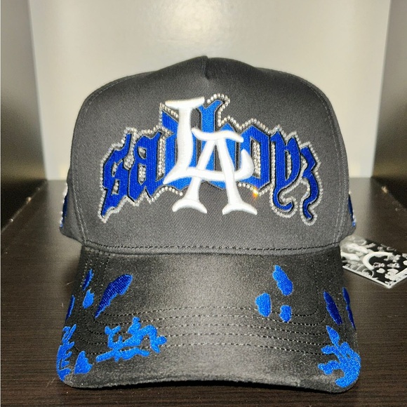 Black and Blue Embroidered Cap Dandy Hats Angel azul